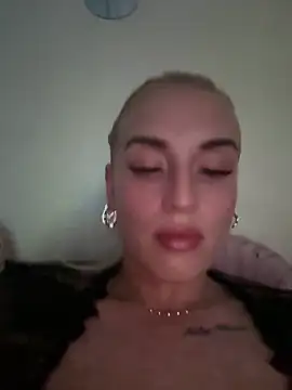 Snapshot of Barbie_26 chatting on 12/23/24, 10:44 Barbie 26 online show from 12/23/24, 10:44