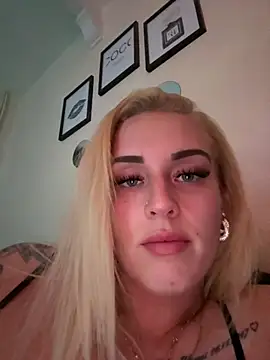 Snapshot of Barbie_26 chatting on 01/16/25, 10:02 Barbie 26 online show from 01/16/25, 10:02