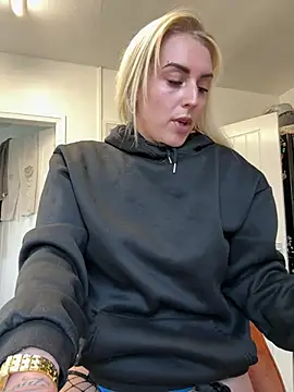 Snapshot of Barbie_26 chatting on 03/11/25, 09:56 Barbie 26 online show from 03/11/25, 09:56