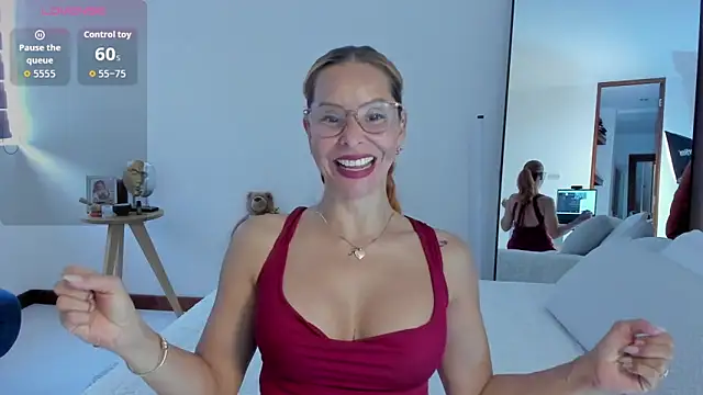 Snapshot of AvaCollinss chatting on 10/21/25, 06:52 AvaCollinss online show from 10/21/25, 06:52