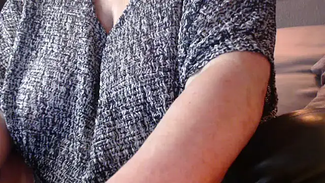 Snapshot of modenq chatting on 01/16/26, 03:38 modenq online show from 01/16/26, 03:38