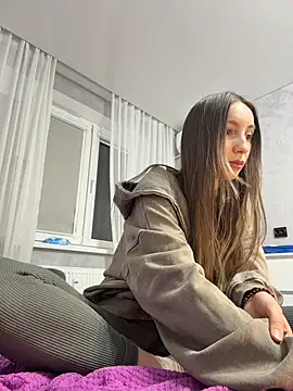 viviandaimond1 online show from 02/09/26, 06:45