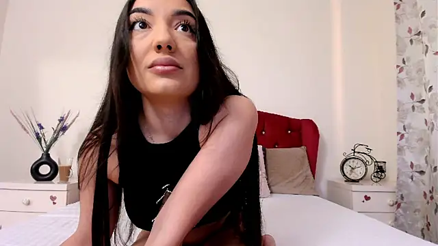 Snapshot of RoxyBestAsss chatting on 05/19/26, 04:19 RoxyBestAsss online show from 05/19/26, 04:19
