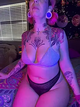 GoldieBakeman online show from 02/04/25, 10:13