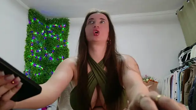 Snapshot of Lorennameliyy chatting on 01/25/25, 08:00 Lorennameliyy online show from 01/25/25, 08:00
