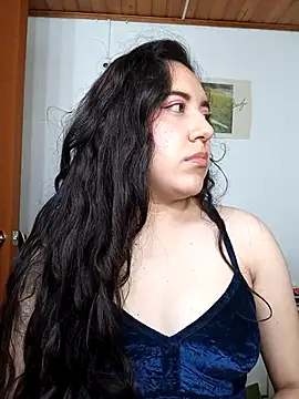 Emi chik online show from 11/21/25, 11:09