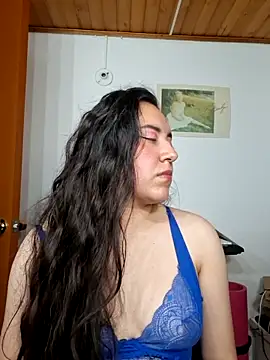 Snapshot of Emi_chik chatting on 06/19/26, 05:45 Emi chik online show from 06/19/26, 05:45