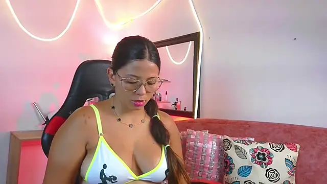 Snapshot of Megaan_Greey chatting on 07/11/26, 11:39 Megaan Greey online show from 07/11/26, 11:39