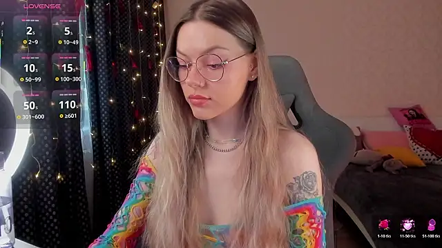 Snapshot of Marta_May_ chatting on 02/11/26, 09:36 Marta May online show from 02/11/26, 09:36