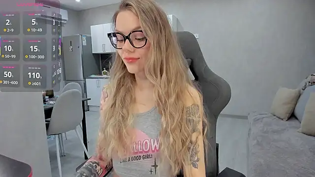 Snapshot of Marta_May_ chatting on 03/14/26, 10:53 Marta May online show from 03/14/26, 10:53