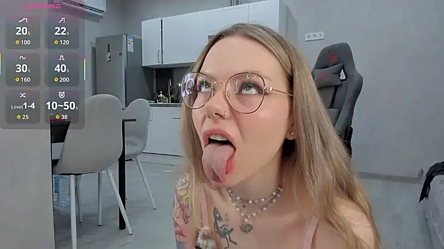 Snapshot of Marta_May_ chatting on 03/15/26, 11:05 Marta May online show from 03/15/26, 11:05