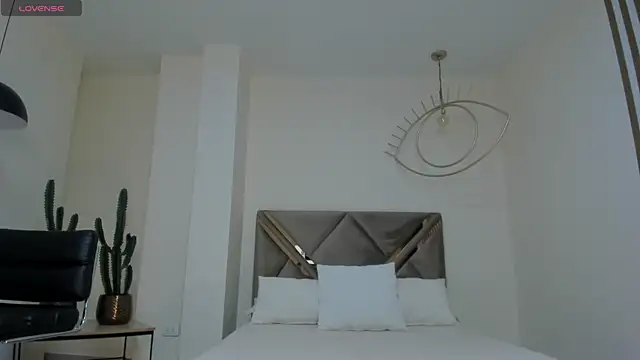 KatieNolan 1 online show from 02/09/25, 11:14