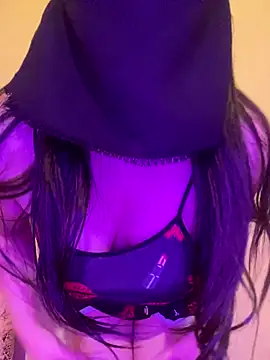 Snapshot of Cameelia chatting on 10/29/25, 02:58 Cameelia online show from 10/29/25, 02:58