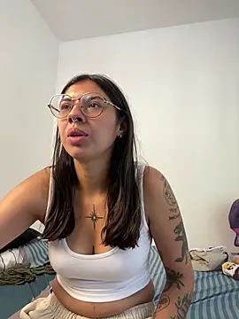 Snapshot of Argentiiniita chatting on 03/19/25, 02:35 Argentiiniita online show from 03/19/25, 02:35