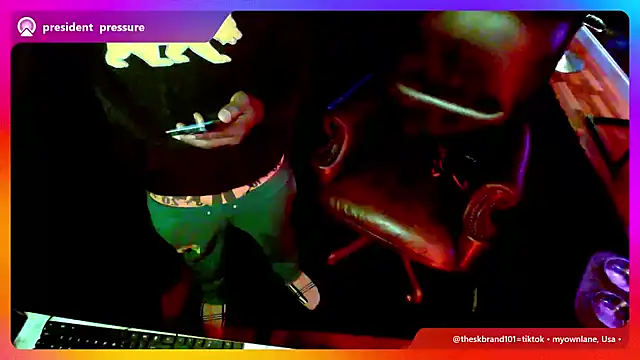 Snapshot of Pressure69mee chatting on 03/14/25, 01:59 Pressure69mee online show from 03/14/25, 01:59