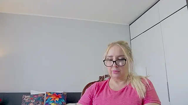 Snapshot of MariaRichi_ chatting on 02/20/25, 10:27 MariaRichi  online show from 02/20/25, 10:27