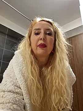 Snapshot of MariaRichi_ chatting on 02/21/25, 07:10 MariaRichi  online show from 02/21/25, 07:10