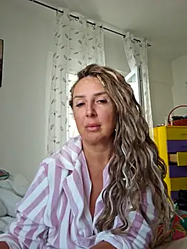 Snapshot of MariaRichi_ chatting on 09/29/25, 06:51 MariaRichi  online show from 09/29/25, 06:51