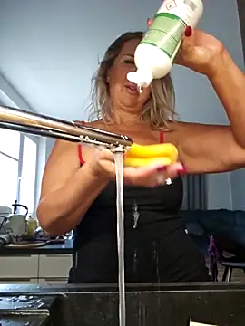 Snapshot of MariaRichi_ chatting on 10/12/25, 07:40 MariaRichi  online show from 10/12/25, 07:40