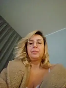 MariaRichi  online show from 12/15/25, 07:45