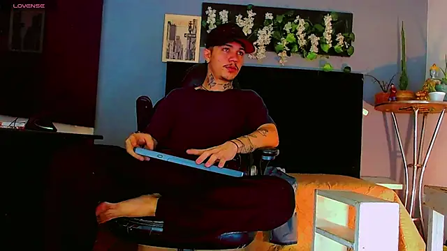 Snapshot of HannibalLester chatting on 07/22/26, 04:48 HannibalLester online show from 07/22/26, 04:48