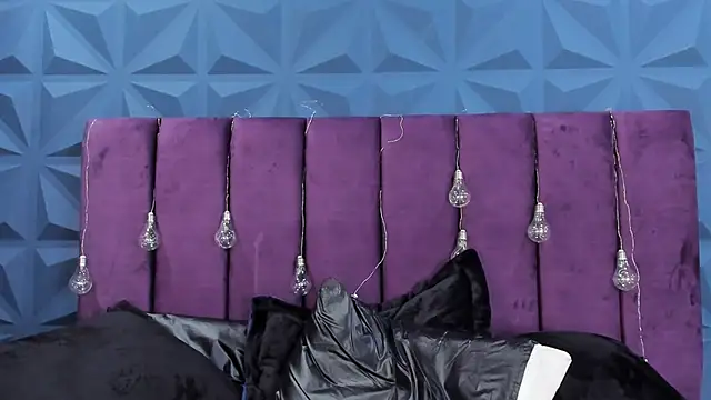 NicoleJonss online show from 02/08/25, 04:03