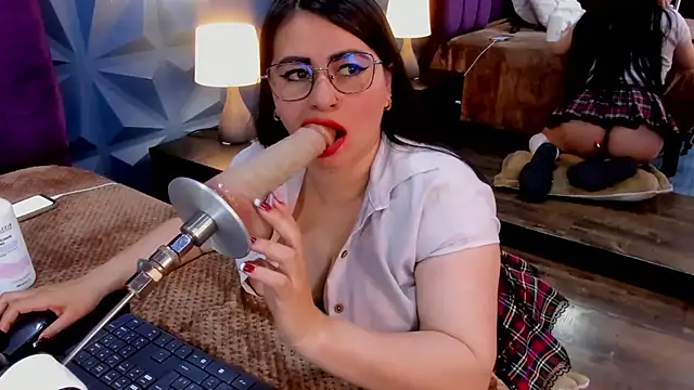 NicoleJonss online show from 04/11/26, 03:33