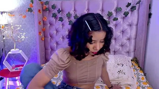 Akane Uwu online show from 11/06/25, 03:35