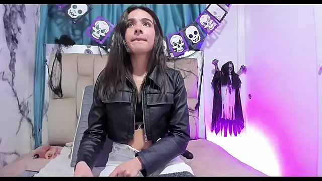 dafne queenn online show from 10/11/25, 12:26