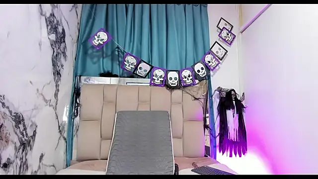 dafne queenn online show from 11/02/25, 12:29