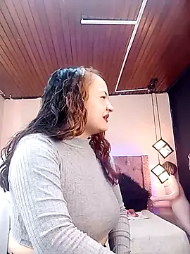 Snapshot of Naiara_Sex_ chatting on 12/14/24, 02:53 Naiara Sex online show from 12/14/24, 02:53