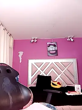 Snapshot of Naiara_Sex_ chatting on 12/29/24, 01:49 Naiara Sex online show from 12/29/24, 01:49