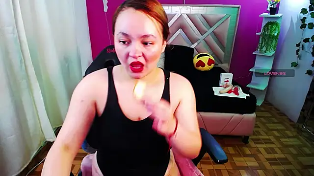 Snapshot of Naiara_Sex_ chatting on 01/10/25, 12:15 Naiara Sex online show from 01/10/25, 12:15