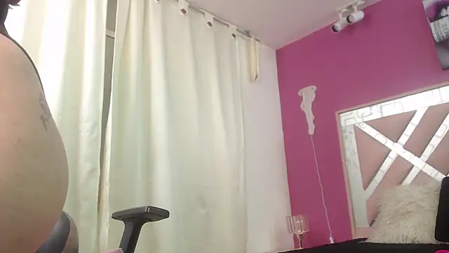 Snapshot of Naiara_Sex_ chatting on 01/10/25, 03:16 Naiara Sex online show from 01/10/25, 03:16