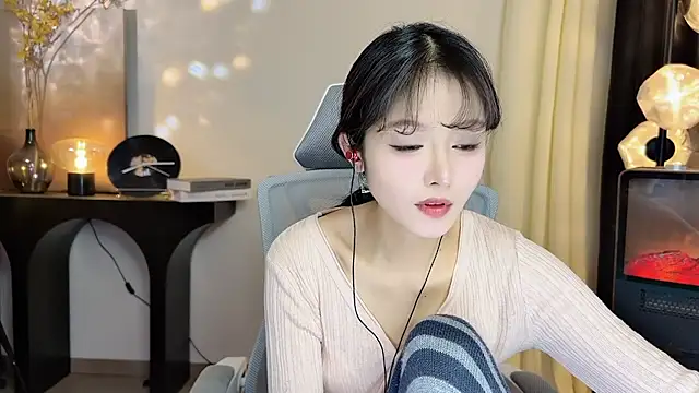 xiaodaibabyy online show from 02/04/25, 04:29