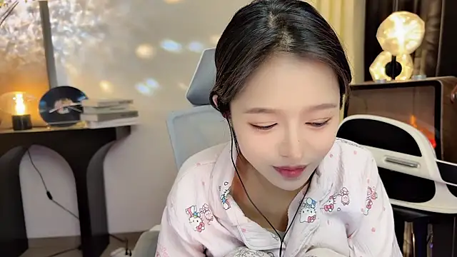 xiaodaibabyy online show from 02/19/25, 04:33