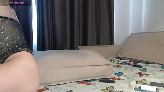 -LauraGold- online show from 02/17/25, 12:59