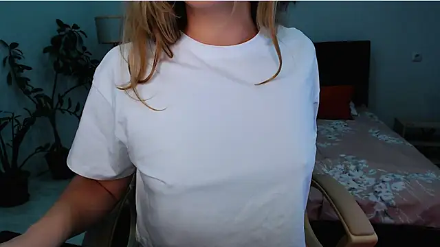 Snapshot of NaughtyNylonFeet chatting on 02/05/25, 02:51 NaughtyNylonFeet online show from 02/05/25, 02:51