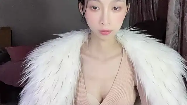 Lili-2 online show from 02/18/25, 03:43