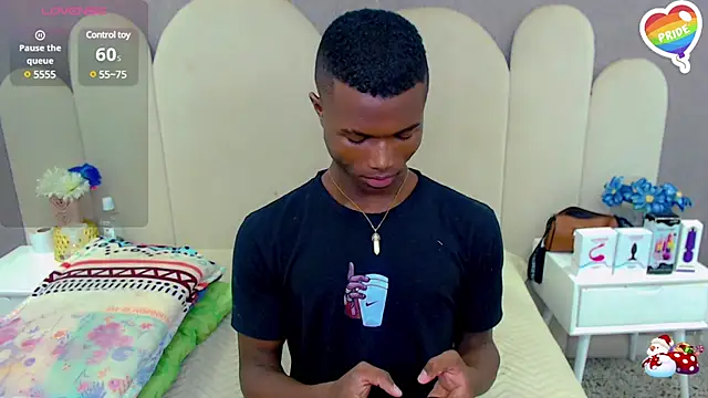 Snapshot of joel_blackcock chatting on 03/19/25, 02:27 joel blackcock online show from 03/19/25, 02:27