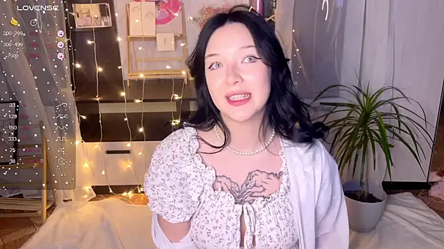 EmmaKittyCat online show from 11/29/25, 07:50