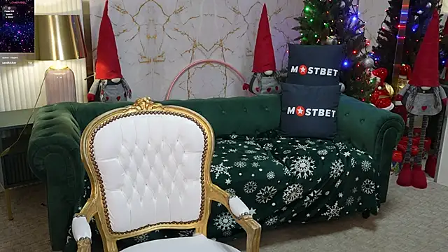 Julia  Star  online show from 12/23/24, 08:33