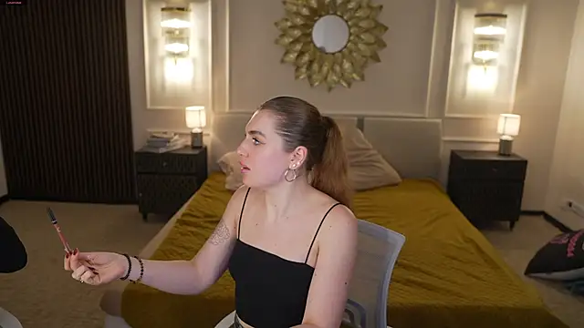 Julia  Star  online show from 10/03/25, 03:20