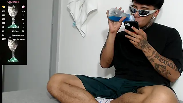 Nickhot0609 online show from 02/28/25, 05:48