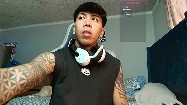 Nickhot0609 online show from 10/13/25, 05:24