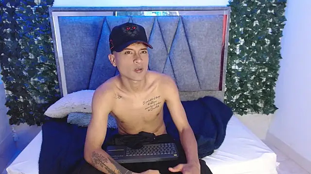 Snapshot of Edward_Milleer chatting on 12/13/24, 05:43 Edward Milleer online show from 12/13/24, 05:43