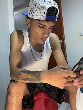 Snapshot of Edward_Milleer chatting on 12/27/24, 04:58 Edward Milleer online show from 12/27/24, 04:58