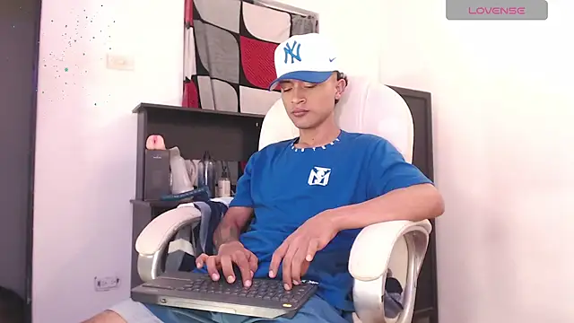 Snapshot of Edward_Milleer chatting on 09/12/25, 11:26 Edward Milleer online show from 09/12/25, 11:26