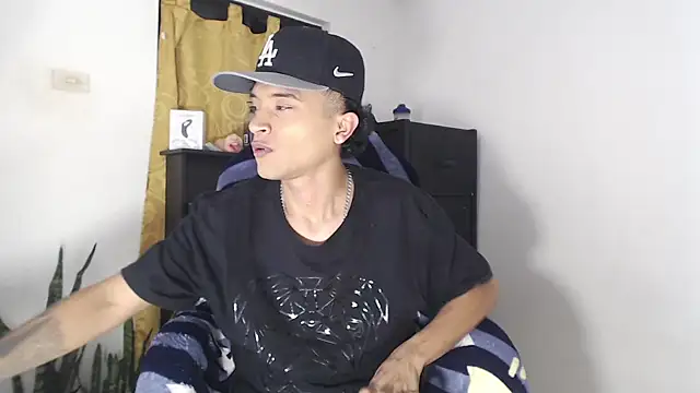 Snapshot of Edward_Milleer chatting on 10/02/25, 11:17 Edward Milleer online show from 10/02/25, 11:17