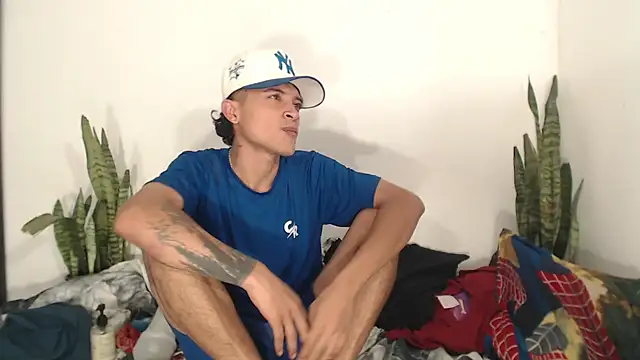 Snapshot of Edward_Milleer chatting on 10/06/25, 01:47 Edward Milleer online show from 10/06/25, 01:47